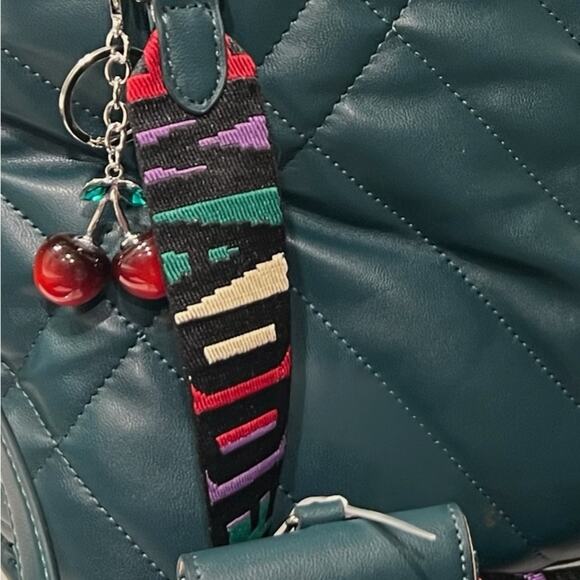 Steven Madden NWT Bmarin EMERALD GREEN 3 Way Tote w Coin Pouch Guitar Strap - Picture 4 of 9